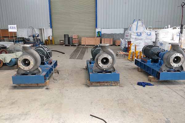 污水處理現(xiàn)場(chǎng)水泵 污水處理現(xiàn)場(chǎng)水泵